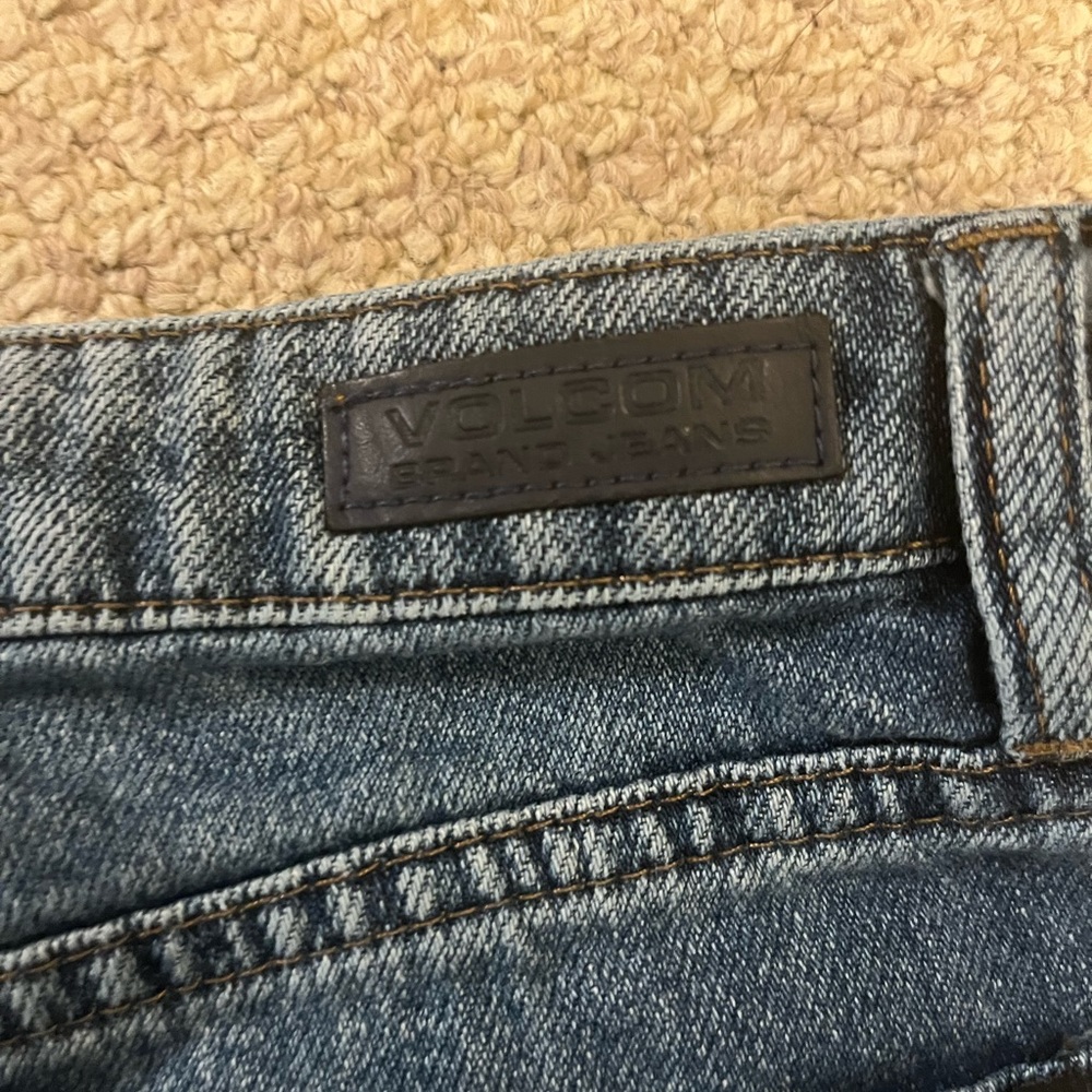 VOLCOM SHORTS!! - Picture 3 of 4